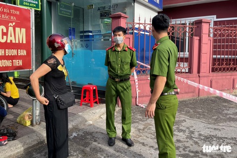 Phong tỏa Bệnh viện Đa khoa tỉnh Hà Tĩnh vì có nhân viên mắc COVID-19 - Ảnh 2. Phong tỏa Bệnh viện Đa khoa tỉnh Hà Tĩnh vì có nhân viên mắc COVID-19 - Ảnh 2.