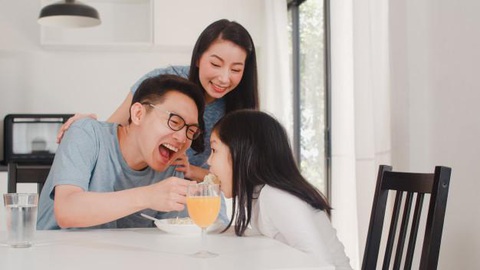 Số trẻ Việt Nam thừa cân, béo phì tăng gấp đôi trong 10 năm - Ảnh 2. Số trẻ Việt Nam thừa cân, béo phì tăng gấp đôi trong 10 năm - Ảnh 2.
