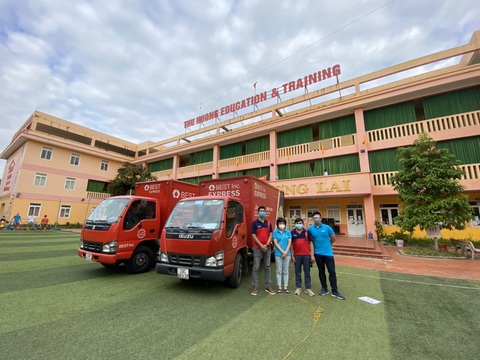 BEST Express vận chuyển miễn phí hàng cứu trợ đến vùng dịch - Ảnh 4. BEST Express vận chuyển miễn phí hàng cứu trợ đến vùng dịch - Ảnh 4.