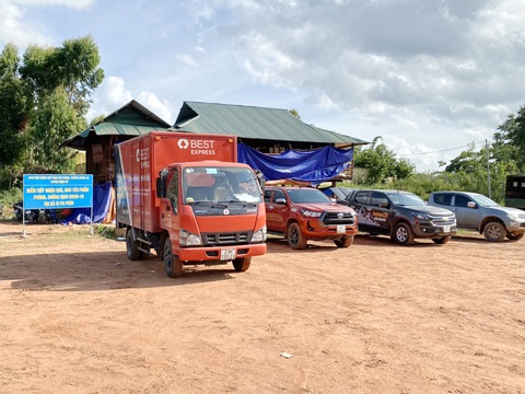 BEST Express vận chuyển miễn phí hàng cứu trợ đến vùng dịch - Ảnh 5. BEST Express vận chuyển miễn phí hàng cứu trợ đến vùng dịch - Ảnh 5.