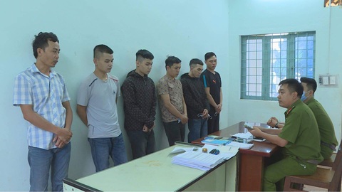 Bắt nhóm cho vay thu lợi hơn 1 tỉ đồng chỉ trong 5 tháng - Ảnh 1. Bắt nhóm cho vay thu lợi hơn 1 tỉ đồng chỉ trong 5 tháng - Ảnh 1.