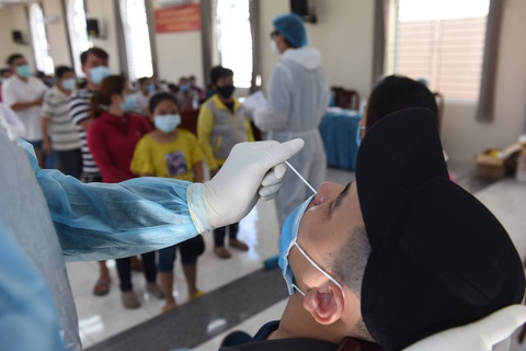 Virus lây lan nhanh, TP.HCM phát hiện nhiều chu kỳ lây nhiễm thứ 4, thứ 5 - Ảnh 1. Virus lây lan nhanh, TP.HCM phát hiện nhiều chu kỳ lây nhiễm thứ 4, thứ 5 - Ảnh 1.