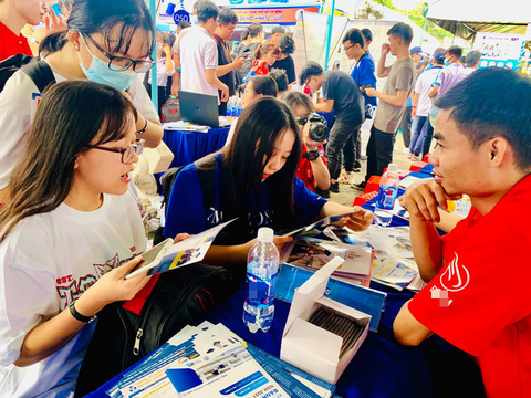 Nhiều trường đại học công bố học bổng cho tân sinh viên năm 2021 - Ảnh 1. Nhiều trường đại học công bố học bổng cho tân sinh viên năm 2021 - Ảnh 1.