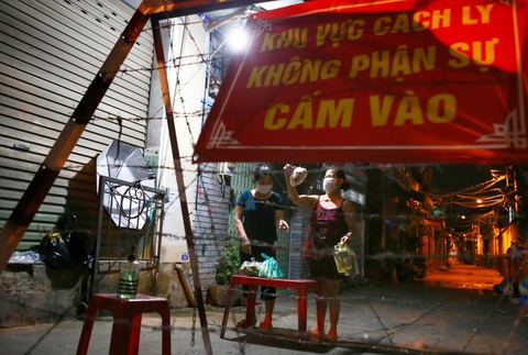 TP.HCM sau 9 ngày giãn cách: Tăng tốc xét nghiệm mới an tâm - Ảnh 2. TP.HCM sau 9 ngày giãn cách: Tăng tốc xét nghiệm mới an tâm - Ảnh 2.