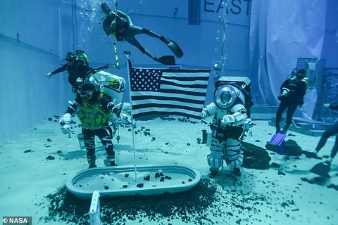 NASA công bố thiết kế bộ đồ vũ trụ mới của phi hành gia - Ảnh 3. NASA công bố thiết kế bộ đồ vũ trụ mới của phi hành gia - Ảnh 3.