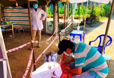Kẹt xe ở chốt kiểm dịch COVID-19 tại Quảng Ngãi - Ảnh 6. Kẹt xe ở chốt kiểm dịch COVID-19 tại Quảng Ngãi - Ảnh 6.