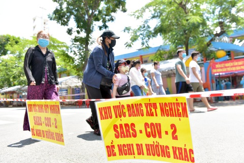 2 nhóm nghiên cứu: Dịch COVID-19 tại TP.HCM đã đạt đỉnh và kết thúc vào tháng 8-2021 - Ảnh 1. 2 nhóm nghiên cứu: Dịch COVID-19 tại TP.HCM đã đạt đỉnh và kết thúc vào tháng 8-2021 - Ảnh 1.