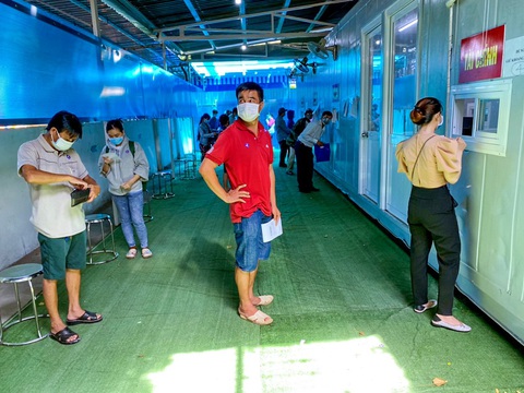 HỎI - ĐÁP về dịch COVID-19: Đi khám bệnh buộc phải test nhanh COVID-19? - Ảnh 1. HỎI - ĐÁP về dịch COVID-19: Đi khám bệnh buộc phải test nhanh COVID-19? - Ảnh 1.