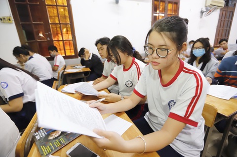 TP.HCM dự kiến 2 phương án thi tốt nghiệp: Thi hai đợt hoặc chỉ thi đợt 2 - Ảnh 1. TP.HCM dự kiến 2 phương án thi tốt nghiệp: Thi hai đợt hoặc chỉ thi đợt 2 - Ảnh 1.