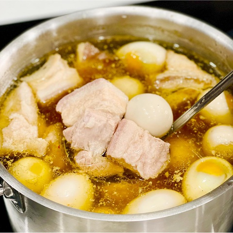Đầu bếp Võ Quốc rủ người Sài Gòn nấu nướng để ăn ngon mà vui ngày giãn cách - Ảnh 3. Đầu bếp Võ Quốc rủ người Sài Gòn nấu nướng để ăn ngon mà vui ngày giãn cách - Ảnh 3.