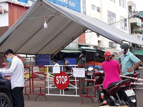 Bình Phước hỏa tốc bổ sung Bình Long, Phước Long giãn cách xã hội theo chỉ thị 15 - Ảnh 2. Bình Phước hỏa tốc bổ sung Bình Long, Phước Long giãn cách xã hội theo chỉ thị 15 - Ảnh 2.