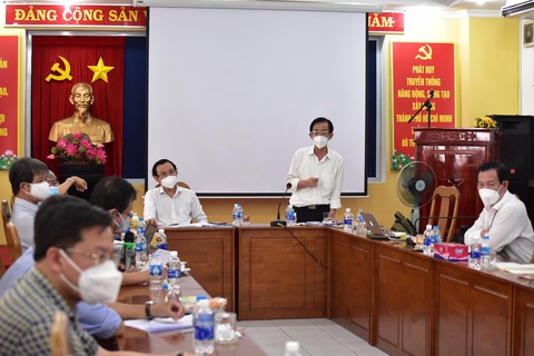 Bí thư Thành ủy TP.HCM gặp gỡ các chuyên gia, nhà khoa học cùng bàn cách chống dịch COVID-19 - Ảnh 4. Bí thư Thành ủy TP.HCM gặp gỡ các chuyên gia, nhà khoa học cùng bàn cách chống dịch COVID-19 - Ảnh 4.