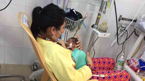 Bệnh viện Tiền Giang nuôi sống trẻ sơ sinh nặng 900 gram - Ảnh 1. Bệnh viện Tiền Giang nuôi sống trẻ sơ sinh nặng 900 gram - Ảnh 1.