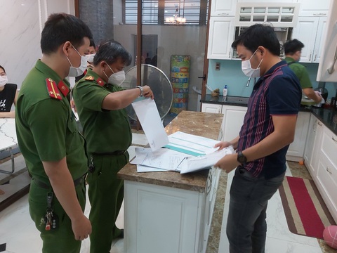 Khi các đại gia lao đao trong vòng xoáy tín dụng đen - Ảnh 1. Khi các đại gia lao đao trong vòng xoáy tín dụng đen - Ảnh 1.