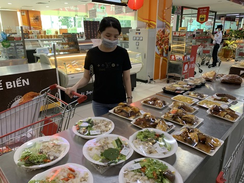 Cơm, canh nấu chín lên quầy - Ảnh 1. Cơm, canh nấu chín lên quầy - Ảnh 1.