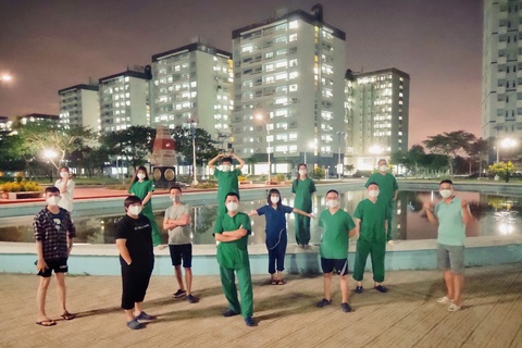Bác sĩ trẻ kể về những ngày chiến đấu ở khu cách ly tập trung - Ảnh 4. Bác sĩ trẻ kể về những ngày chiến đấu ở khu cách ly tập trung - Ảnh 4.