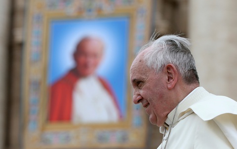 Đức Giáo hoàng Francis đã đi lại được sau ca mổ cắt ruột - Ảnh 1. Đức Giáo hoàng Francis đã đi lại được sau ca mổ cắt ruột - Ảnh 1.