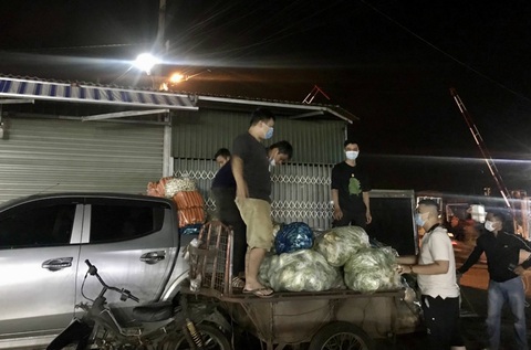 Những chuyến xe từ Tây Nguyên chở rau củ, gửi yêu thương về Sài Gòn - Ảnh 8. Những chuyến xe từ Tây Nguyên chở rau củ, gửi yêu thương về Sài Gòn - Ảnh 8.