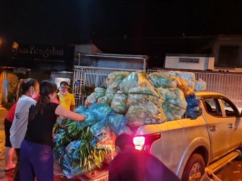 Những chuyến xe từ Tây Nguyên chở rau củ, gửi yêu thương về Sài Gòn - Ảnh 9. Những chuyến xe từ Tây Nguyên chở rau củ, gửi yêu thương về Sài Gòn - Ảnh 9.