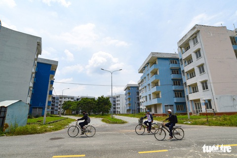 200 người dương tính phải để ngoài cộng đồng ở Bình Chánh đã được đưa đi bệnh viện - Ảnh 1. 200 người dương tính phải để ngoài cộng đồng ở Bình Chánh đã được đưa đi bệnh viện - Ảnh 1.