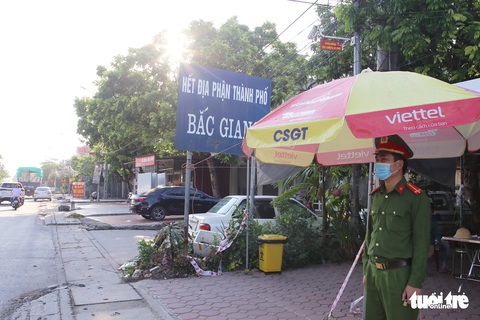 Liên tiếp 3 lãnh đạo địa phương ở Bắc Giang bị phê bình vì lơ là chống dịch - Ảnh 1. Liên tiếp 3 lãnh đạo địa phương ở Bắc Giang bị phê bình vì lơ là chống dịch - Ảnh 1.
