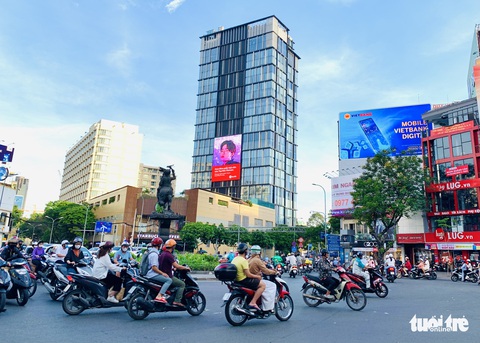 Nhiều chủ bảng quảng cáo hỗ trợ khách thuê trong lúc TP.HCM giãn cách 15 ngày - Ảnh 1. Nhiều chủ bảng quảng cáo hỗ trợ khách thuê trong lúc TP.HCM giãn cách 15 ngày - Ảnh 1.