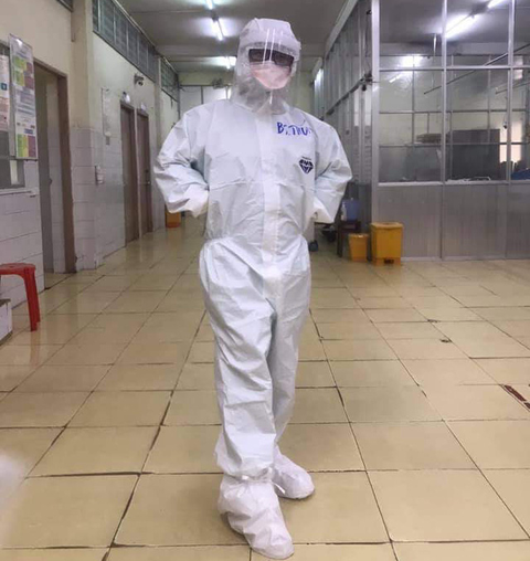 Bác sĩ Phạm Thị Thanh Thúy: Mình tiếp tục vắt sữa gửi xuống cho bé đây! - Ảnh 2. Bác sĩ Phạm Thị Thanh Thúy: Mình tiếp tục vắt sữa gửi xuống cho bé đây! - Ảnh 2.