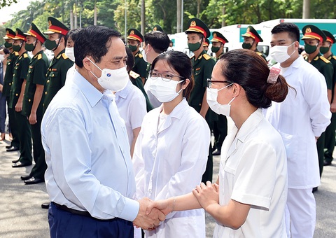 Cùng nhau quyết tâm thực hiện thành công chiến dịch tiêm chủng lớn nhất trong lịch sử - Ảnh 3. Cùng nhau quyết tâm thực hiện thành công chiến dịch tiêm chủng lớn nhất trong lịch sử - Ảnh 3.