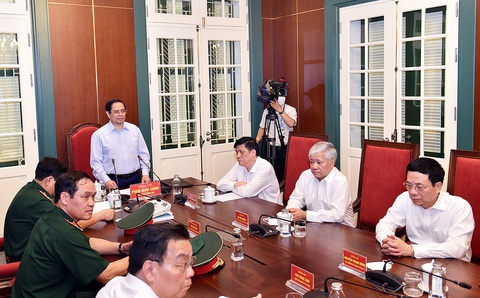 Cùng nhau quyết tâm thực hiện thành công chiến dịch tiêm chủng lớn nhất trong lịch sử - Ảnh 4. Cùng nhau quyết tâm thực hiện thành công chiến dịch tiêm chủng lớn nhất trong lịch sử - Ảnh 4.