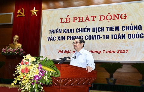 Thủ tướng: Chiến dịch tiêm chủng vắc xin thể hiện đoàn kết, không để ai bị bỏ lại phía sau - Ảnh 1. Thủ tướng: Chiến dịch tiêm chủng vắc xin thể hiện đoàn kết, không để ai bị bỏ lại phía sau - Ảnh 1.
