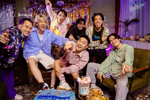 Thu Quỳnh trong Hương vị tình thân gây ức chế, Dương Khắc Linh viết nhạc cổ vũ trẻ em thời dịch - Ảnh 5. Thu Quỳnh trong Hương vị tình thân gây ức chế, Dương Khắc Linh viết nhạc cổ vũ trẻ em thời dịch - Ảnh 5.