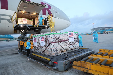 2 triệu liều vắc xin Mỹ tặng đã về đến Việt Nam - Ảnh 3. 2 triệu liều vắc xin Mỹ tặng đã về đến Việt Nam - Ảnh 3.