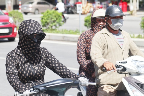 Miền Trung nắng nóng kéo dài, miền Nam mưa nhiều - Ảnh 1. Miền Trung nắng nóng kéo dài, miền Nam mưa nhiều - Ảnh 1.