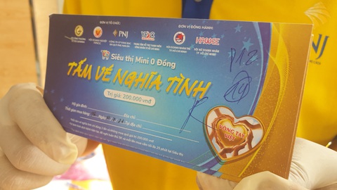 Hàng chục nghìn người dân TP.HCM được mua sắm miễn phí ở siêu thị 0 đồng - Ảnh 3. Hàng chục nghìn người dân TP.HCM được mua sắm miễn phí ở siêu thị 0 đồng - Ảnh 3.