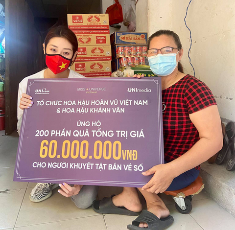 HHen Niê, Đại Nghĩa, Quỳnh Hoa... đi siêu thị giúp người dân - Ảnh 2. HHen Niê, Đại Nghĩa, Quỳnh Hoa... đi siêu thị giúp người dân - Ảnh 2.
