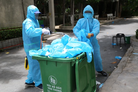 Đã dọn sạch rác thải ở khu cách ly điểm trường Phú Lợi - Ảnh 1. Đã dọn sạch rác thải ở khu cách ly điểm trường Phú Lợi - Ảnh 1.