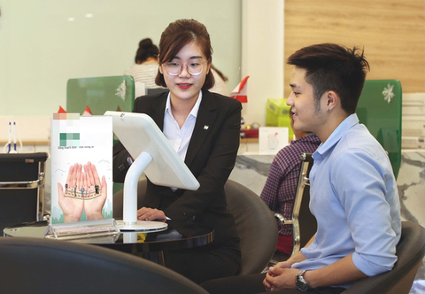 Doanh thu bán bảo hiểm từ ngân hàng tăng chậm vì dịch COVID-19 - Ảnh 1. Doanh thu bán bảo hiểm từ ngân hàng tăng chậm vì dịch COVID-19 - Ảnh 1.