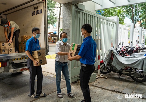 Công ty GREENFEED trao 750 suất quà cho các hộ dân bị ảnh hưởng bởi COVID-19 - Ảnh 3. Công ty GREENFEED trao 750 suất quà cho các hộ dân bị ảnh hưởng bởi COVID-19 - Ảnh 3.