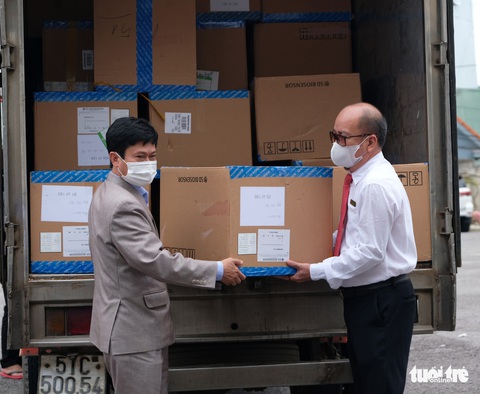 Lâm Đồng sắp cạn test nhanh COVID-19, Phương Trang ủng hộ thêm 60.000 bộ - Ảnh 1. Lâm Đồng sắp cạn test nhanh COVID-19, Phương Trang ủng hộ thêm 60.000 bộ - Ảnh 1.