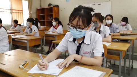 Thi tốt nghiệp THPT năm 2021 xong, ồn ào đáp án môn văn - Ảnh 1. Thi tốt nghiệp THPT năm 2021 xong, ồn ào đáp án môn văn - Ảnh 1.