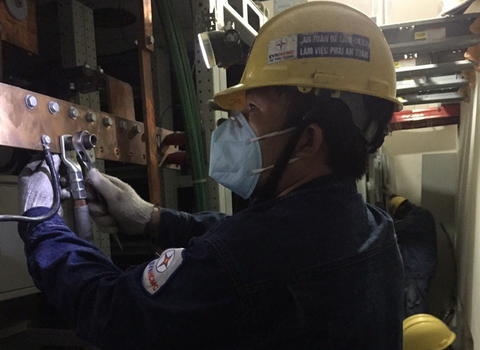 Tăng cường cấp điện hai bệnh viện dã chiến mới của TP.HCM - Ảnh 2. Tăng cường cấp điện hai bệnh viện dã chiến mới của TP.HCM - Ảnh 2.