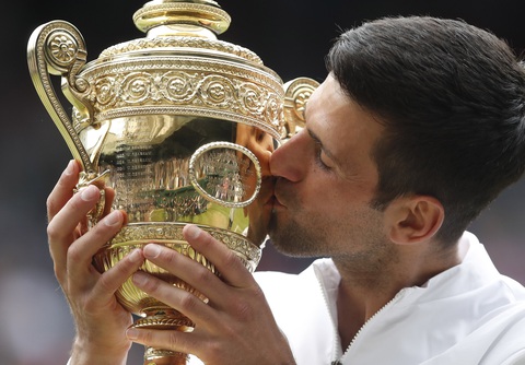Vô địch Wimbledon, Djokovic đuổi kịp kỷ lục của Federer và Nadal - Ảnh 1. Vô địch Wimbledon, Djokovic đuổi kịp kỷ lục của Federer và Nadal - Ảnh 1.