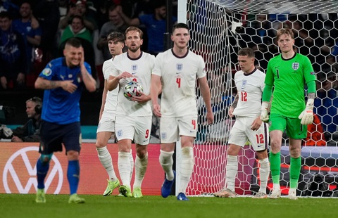 Những khoảnh khắc định đoạt trận chung kết Euro 2020 - Ảnh 13. Những khoảnh khắc định đoạt trận chung kết Euro 2020 - Ảnh 13.