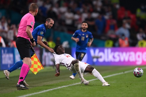 Những khoảnh khắc định đoạt trận chung kết Euro 2020 - Ảnh 15. Những khoảnh khắc định đoạt trận chung kết Euro 2020 - Ảnh 15.