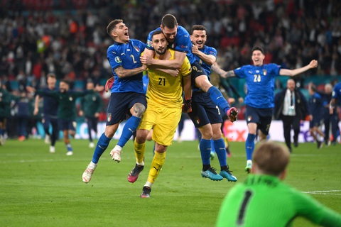 Những khoảnh khắc định đoạt trận chung kết Euro 2020 - Ảnh 22. Những khoảnh khắc định đoạt trận chung kết Euro 2020 - Ảnh 22.