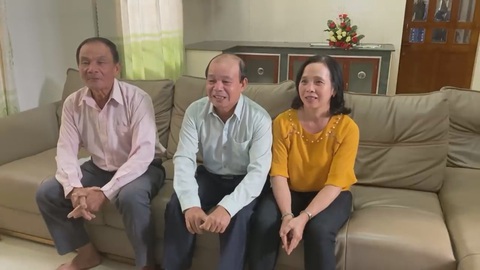 Như chưa hề có cuộc chia ly: Đại dịch không ngăn được niềm vui đoàn tụ - Ảnh 4. Như chưa hề có cuộc chia ly: Đại dịch không ngăn được niềm vui đoàn tụ - Ảnh 4.