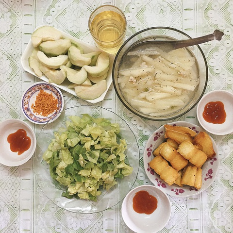 Cá dứa chiên và tô canh sắn giải nhiệt ngày giãn cách - Ảnh 1. Cá dứa chiên và tô canh sắn giải nhiệt ngày giãn cách - Ảnh 1.