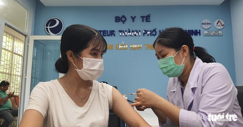 Ai sẽ được ưu tiên tiêm vắc xin đợt 5 tại TP.HCM? - Ảnh 1. Ai sẽ được ưu tiên tiêm vắc xin đợt 5 tại TP.HCM? - Ảnh 1.