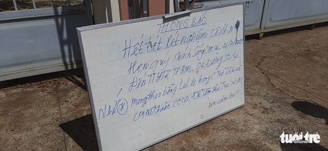 2 tỉnh không nhận, vạ vật ăn ngủ trên xe suốt tuần vì giấy thông hành - Ảnh 6. 2 tỉnh không nhận, vạ vật ăn ngủ trên xe suốt tuần vì giấy thông hành - Ảnh 6.