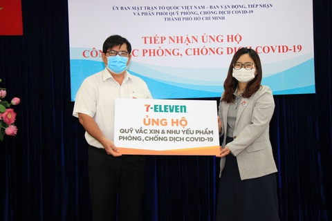 7-Eleven chung tay ủng hộ quỹ vắc-xin và nhu yếu phẩm chống dịch COVID-19 - Ảnh 1. 7-Eleven chung tay ủng hộ quỹ vắc-xin và nhu yếu phẩm chống dịch COVID-19 - Ảnh 1.